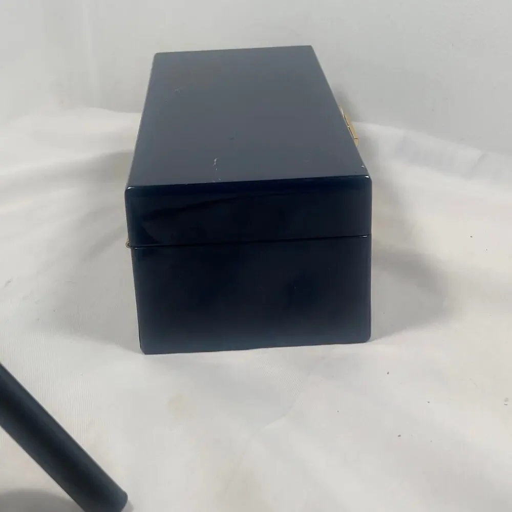 C. Wonder lid lacquered